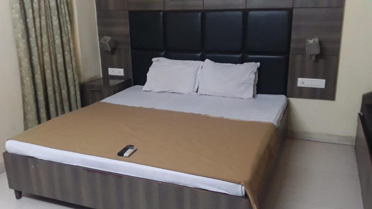 Hotel Shelter 塔拉皮斯 外观 照片